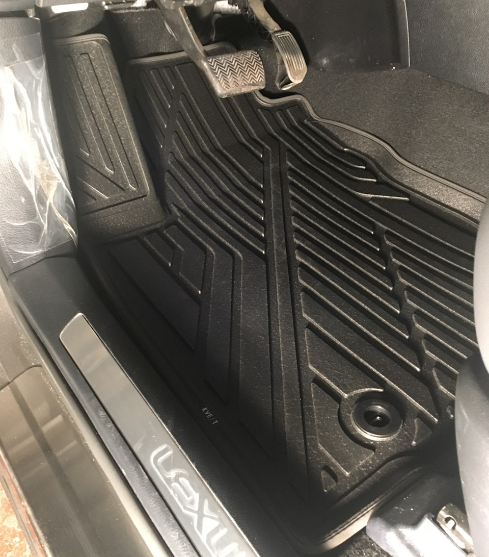 Вид в салоне. — Lexus NX (1G)