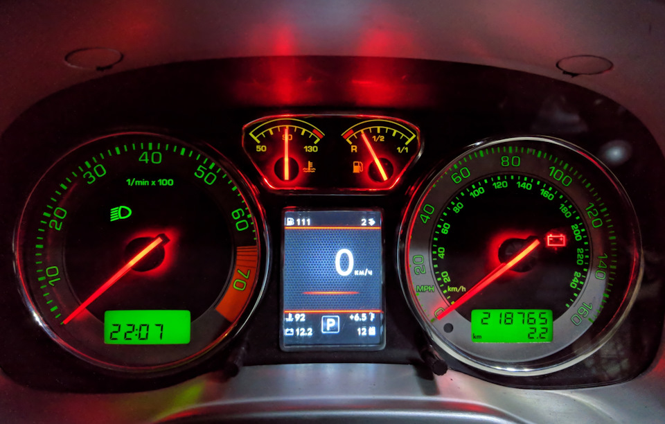 ключ на панели приборов шкода. панель приборов шкода октавия а5 2010. ключ на панели приборов шкода. индикатор открытой двери audi a7. значки приборной панели шкода йети 2011.