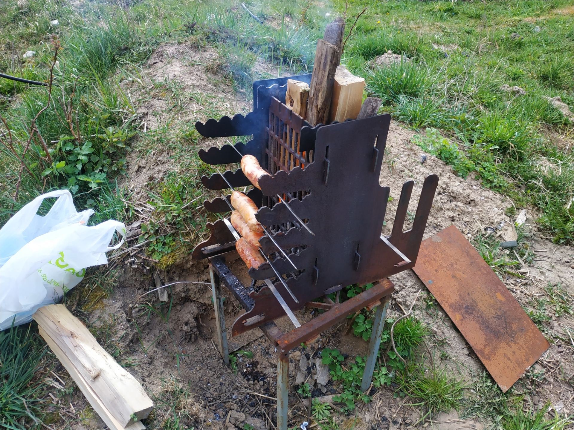 Схематичное изображение природного мангала из камней и земли