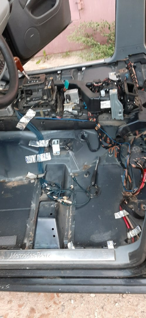 W163 Снятие ковролина — Mercedes-Benz M-Class (W163), 2,7 л, 2003 года ...