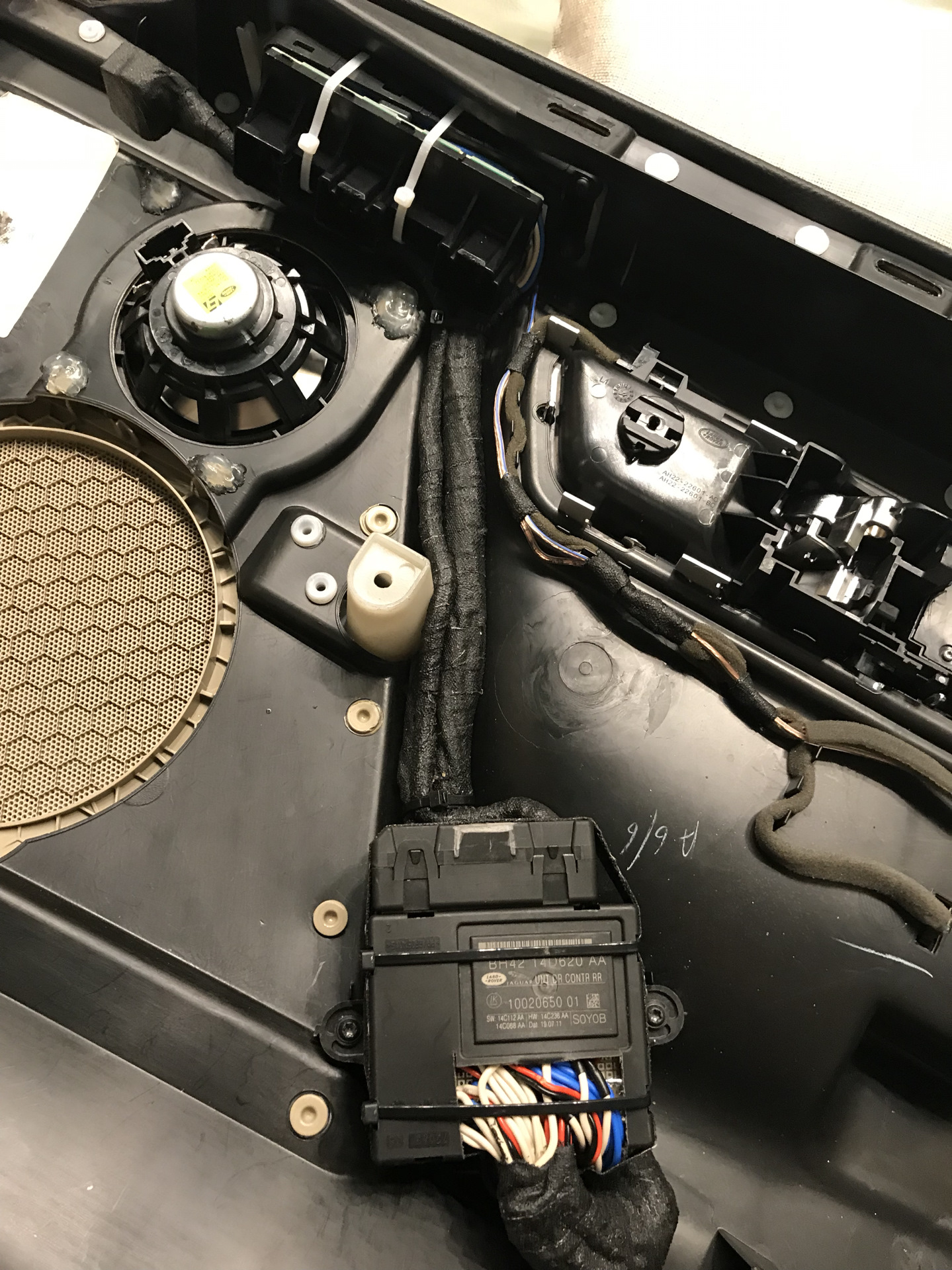 Подключение кнопок карт дверей — Land Rover Range Rover Sport (1G), 3,6 ...