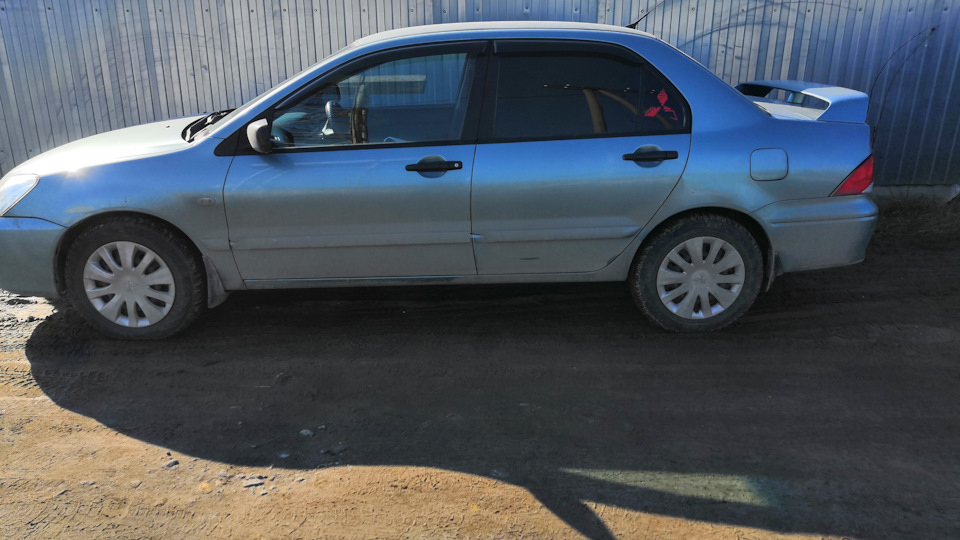 Mitsubishi Lancer Серо-зелёный 1.3