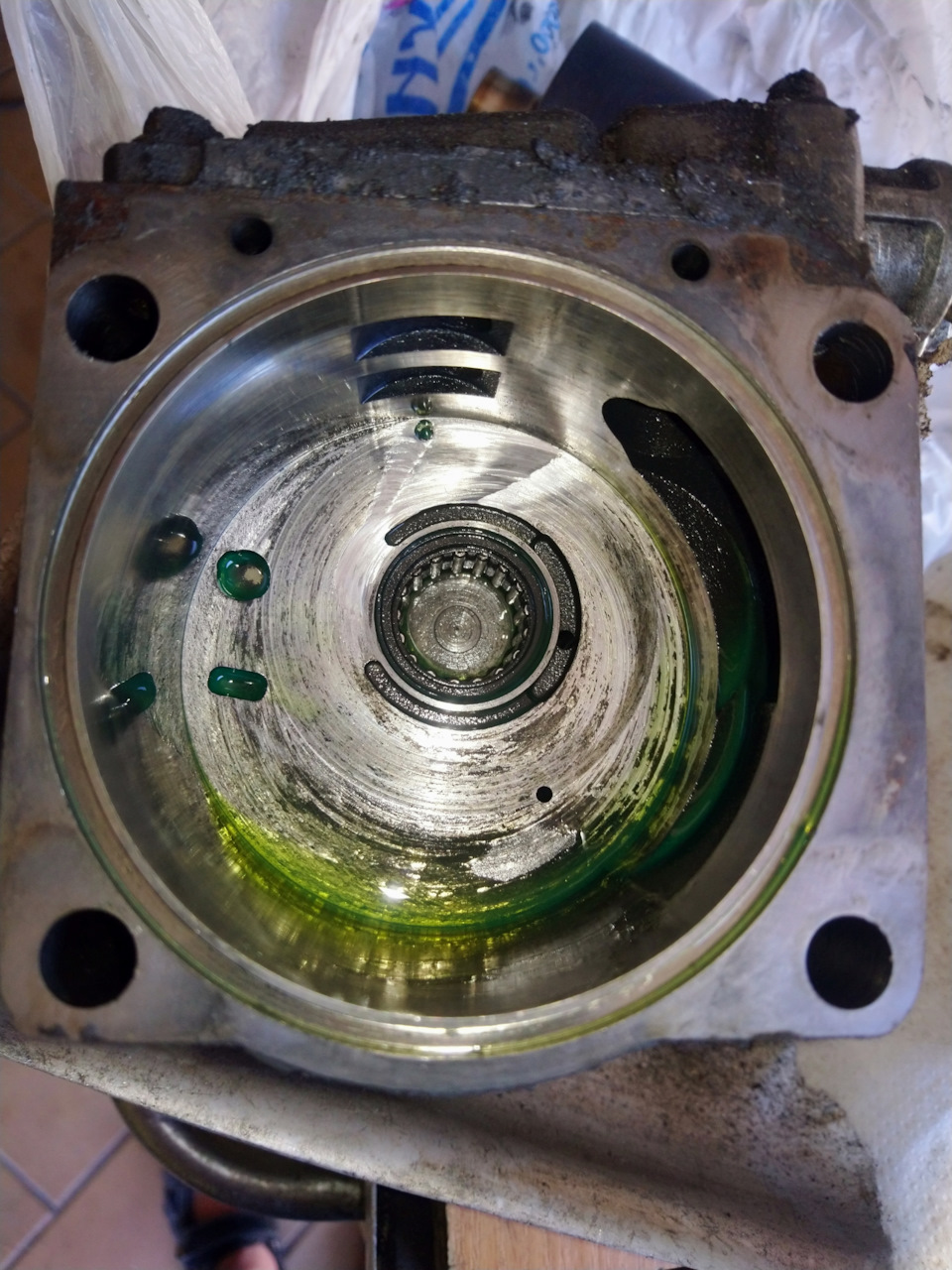 Как выглядит внутри компрессор кондиционера после 200000 пробега ...