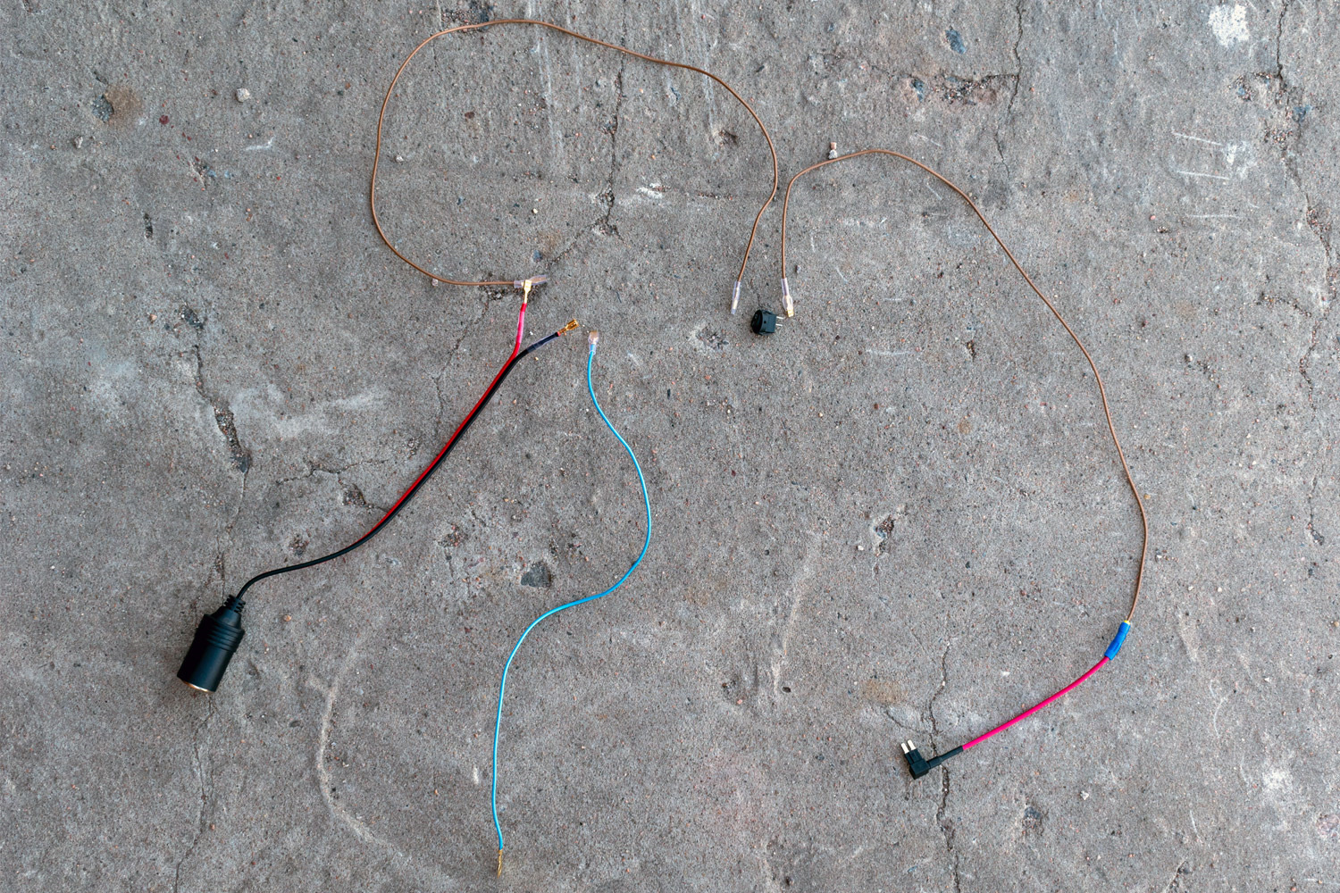 Скрытое подключение радар-детектора и видеорегистратора + освещение ...