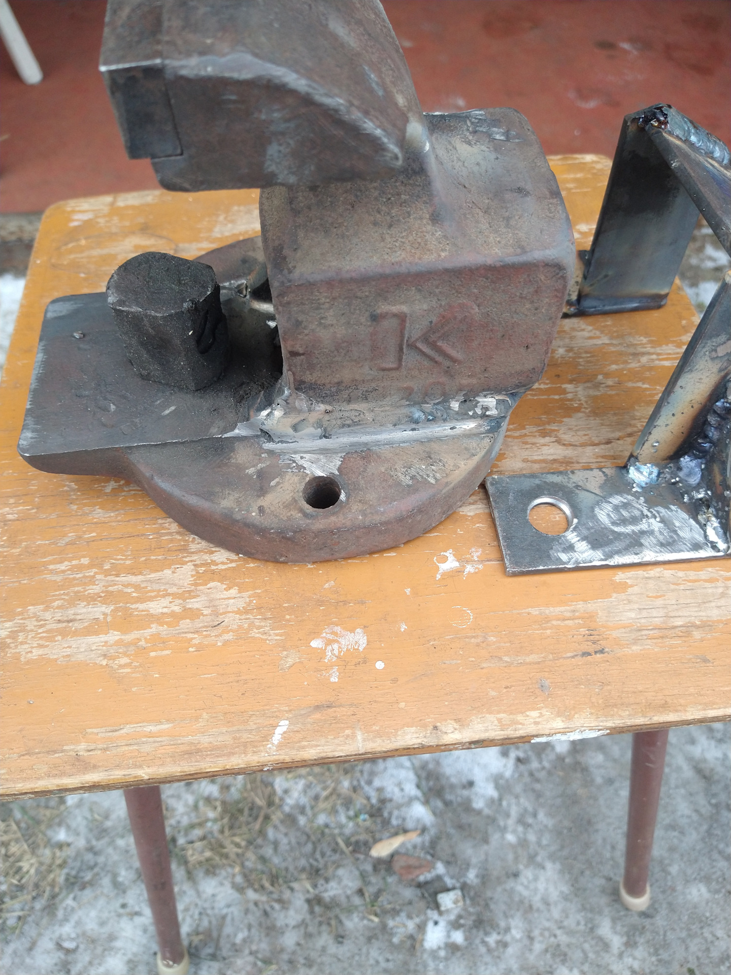 Гайка, разрезанная на три сегмента