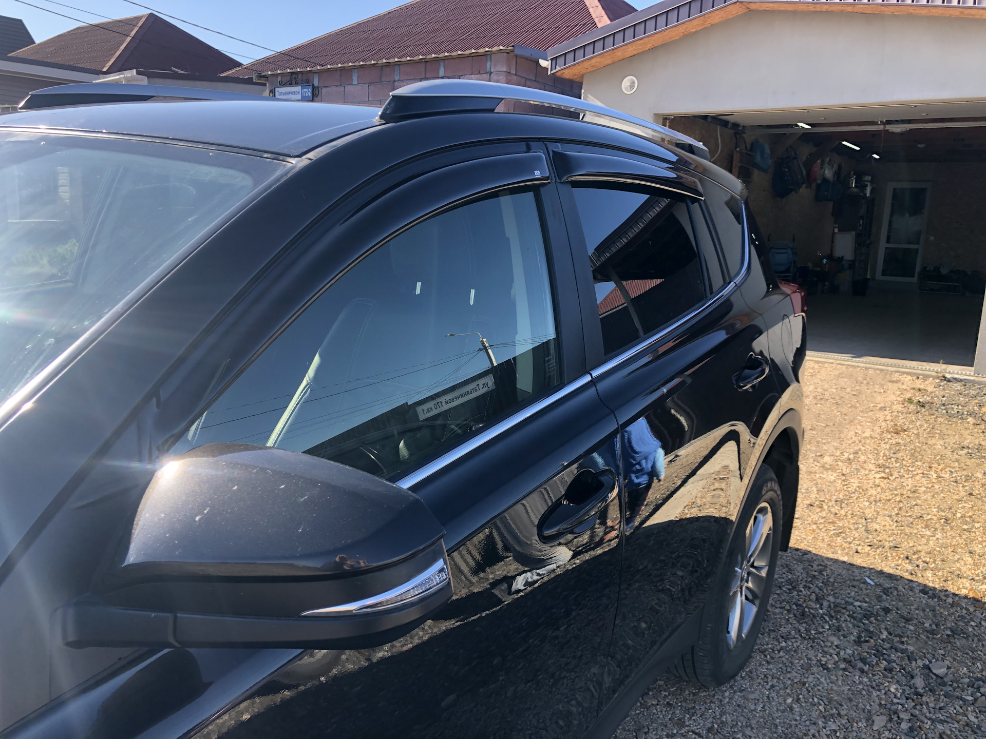 Установка ветровиков — Toyota RAV4 (IV), 2 л., 2015 года | аксессуары ...