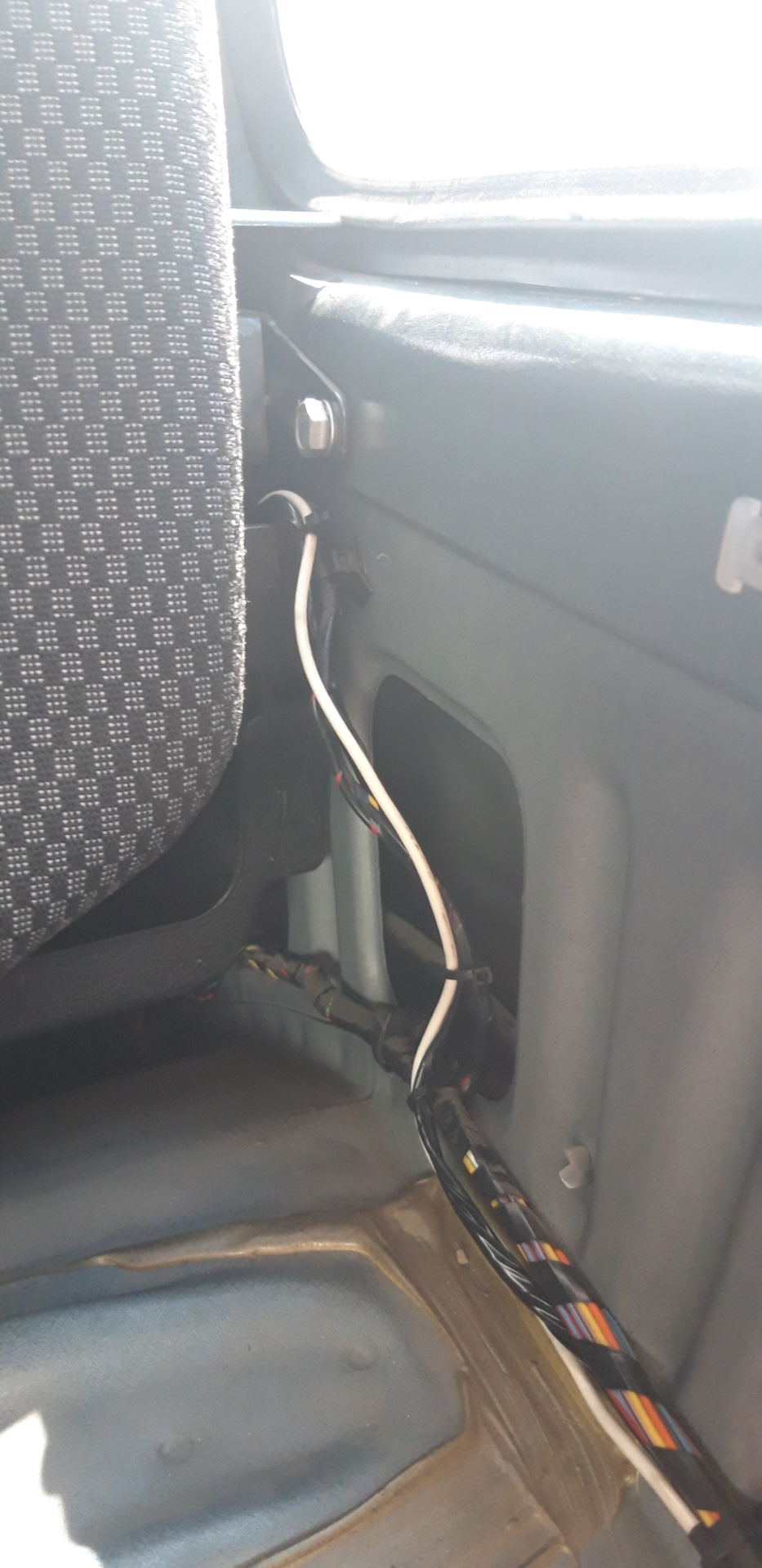 Электропривод замка багажника и подключение концевика двери багажника ...