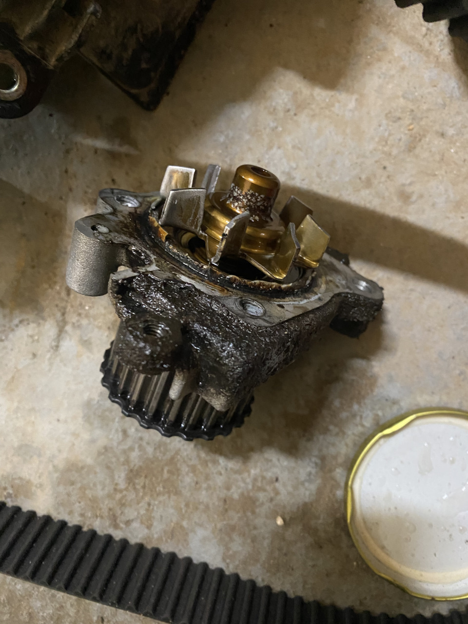 Родная помпа — Mitsubishi Pajero iO