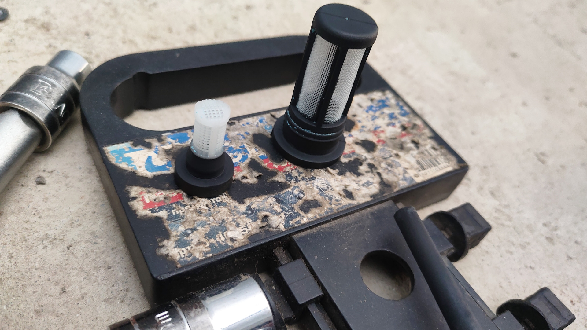 №16 Чистка бочка омывателя лобового стекла и фар — BMW 5 series (F10 ...