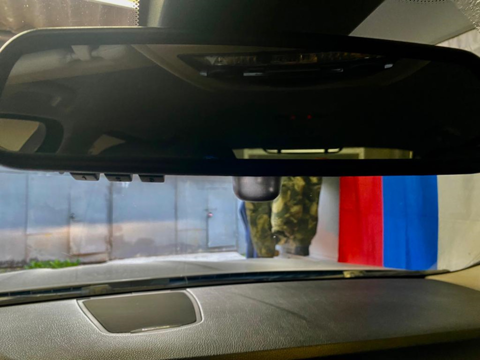 Салонное зеркало с функцией Homelink (51169274270) — BMW 5 series (F10). Запчасти на фото: 51169274270