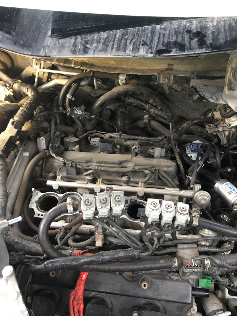 Сегодня занимался заменой свечей. Снял жабо, снял дальнюю часть ...