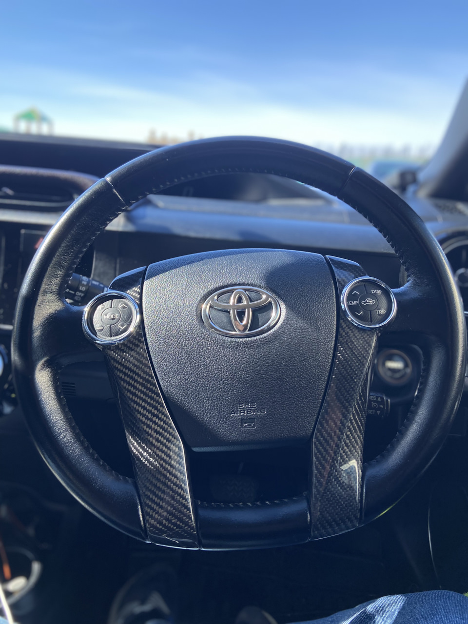 Порвалась кнопка на мультируле — Toyota Aqua, 1,5 л, 2015 года ...