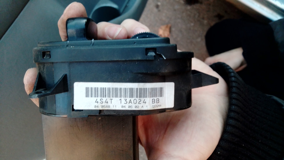 Фото в бортжурнале Ford Focus Sedan II. Запчасти на фото: 4S4T13A024BB