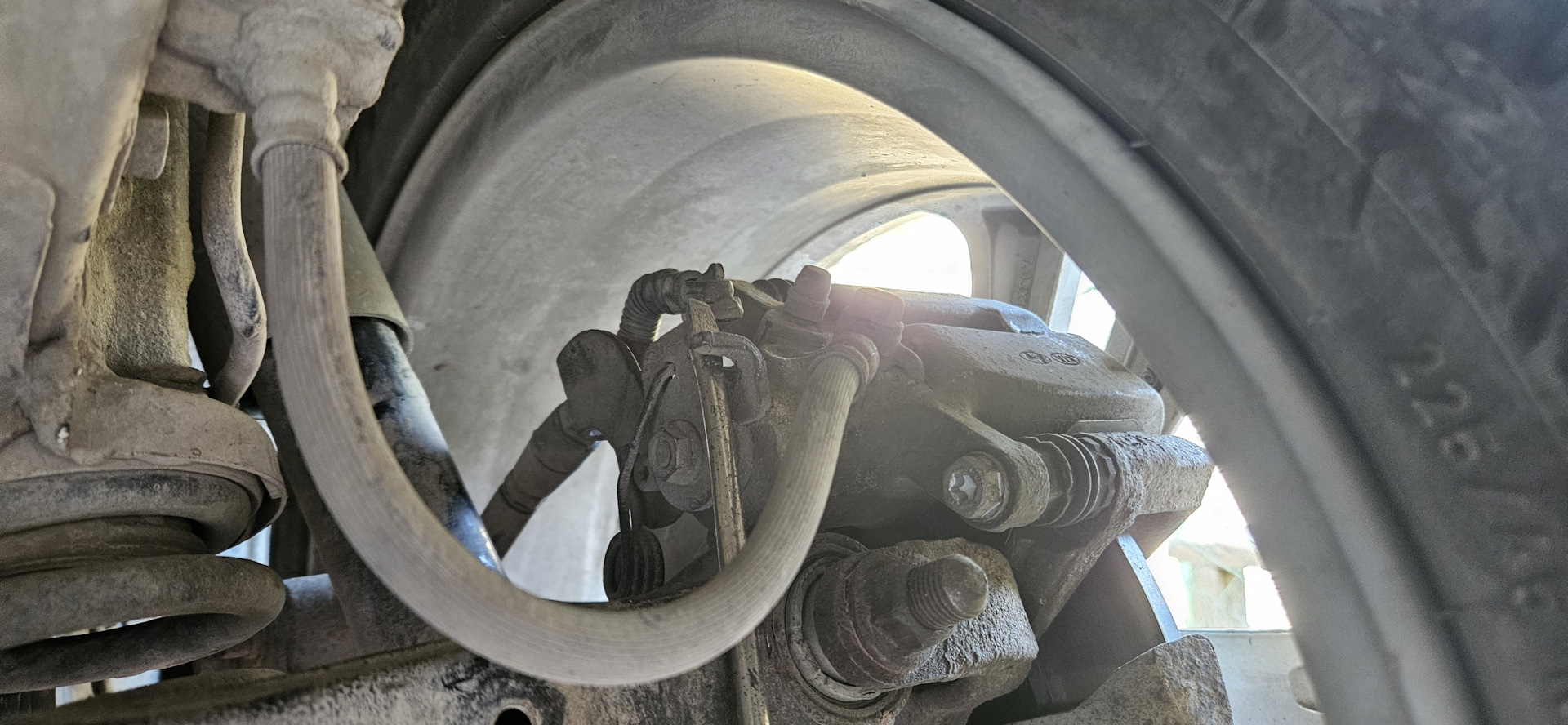 Замена тросов ручника без снятия колёс пошагово. — KIA Ceed SW (2G), 1 ...