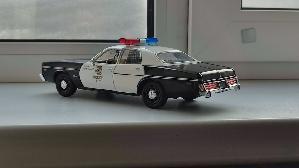 希少！ターミネーター2！1977 Dodge 1/24ロス市警パトカー美品 希少！ターミネーター2！1977 Dodge 1/24ロス市警パトカー美品
