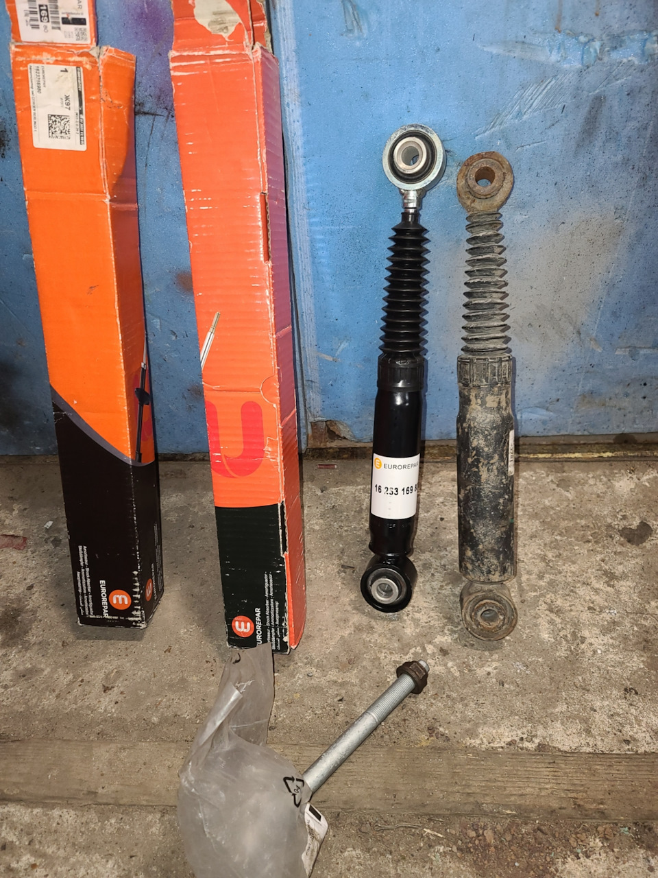 Замена задних амортизаторов — Citroen Grand C4 Picasso (1G), 1,6 л ...