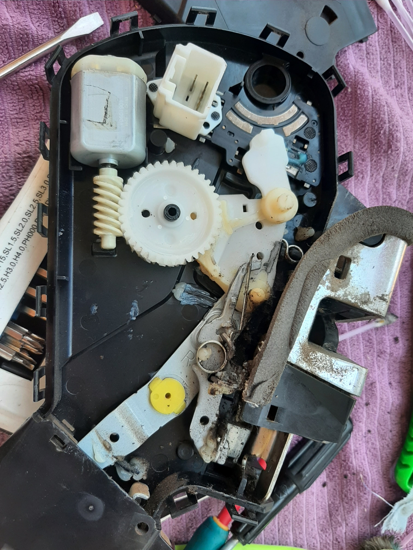 Не лает, не кусает, а в машину не пускает… — Toyota RAV4 (III), 2 л ...