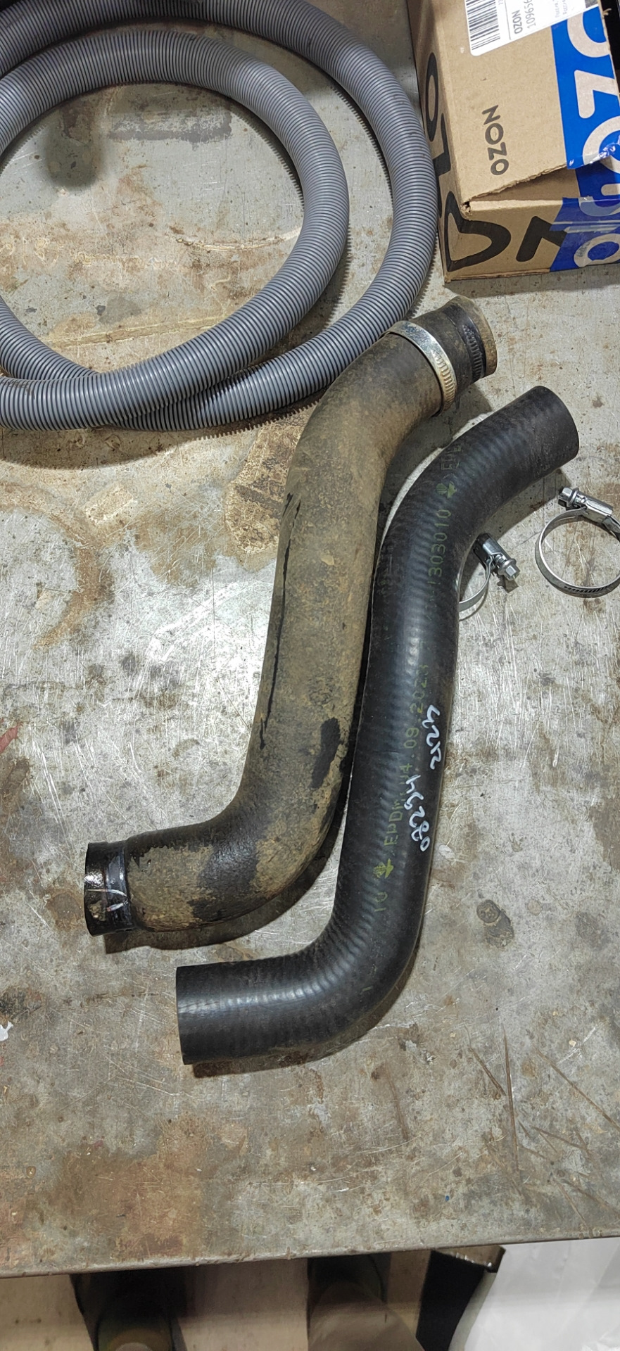 Антифриз сочится из нижнего патрубка. — Lada Niva Travel, 1,7 л, 2023 ...