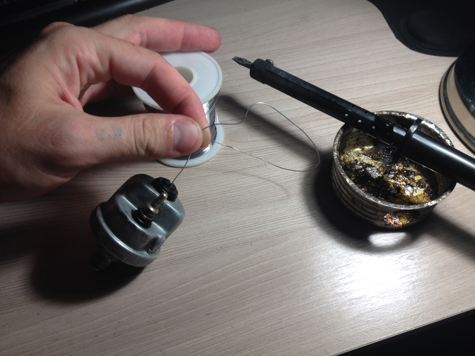 NUAAAgBUc A 960 Как отремонтировать датчик давления масла