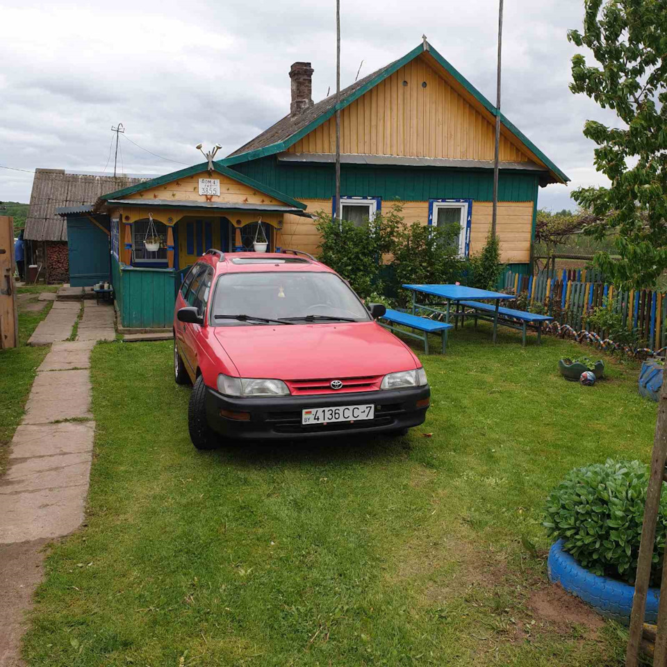 в Деревне, жена помыла ракету)) — Toyota Corolla (100), 1,3 л, 1994 года |  фотография | DRIVE2