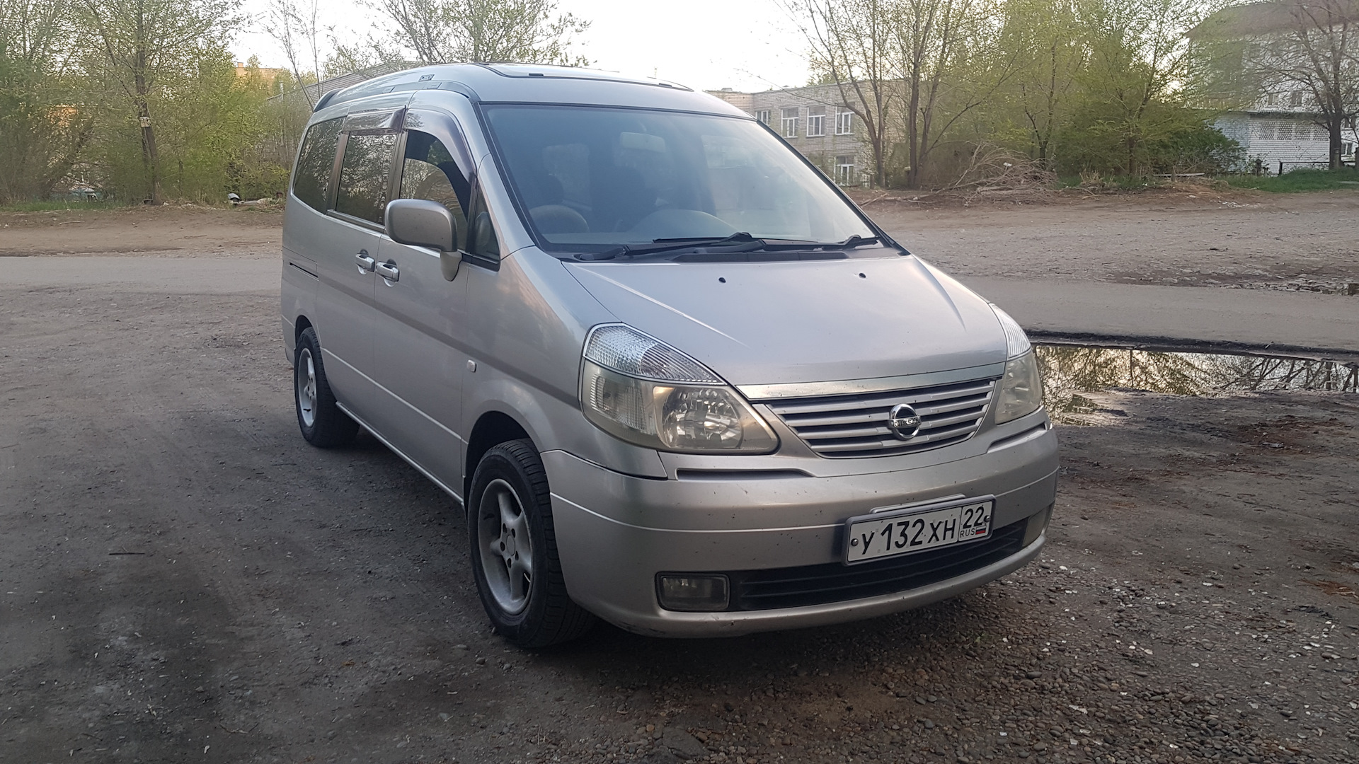 Nissan Serena c24 черная