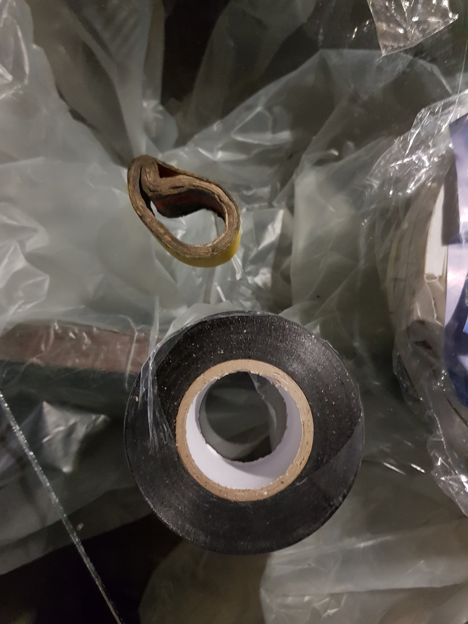 Для сравнения другой изоленты не было, остатки валялись в бардачке. — Lexus RX (2G)