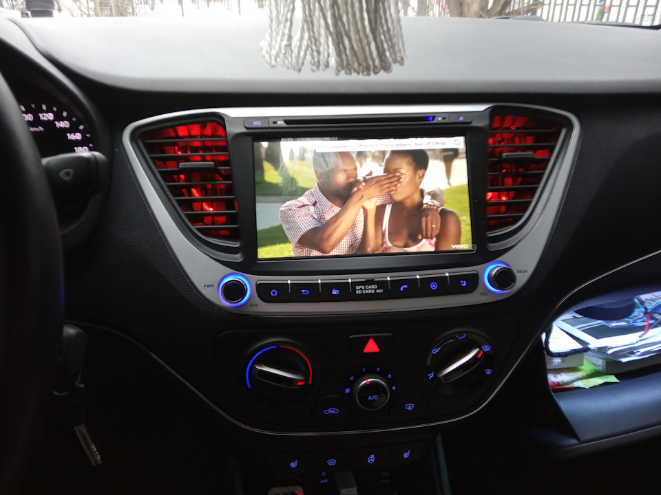 Хендай солярис 2 магнитола на андроиде. Hyundai solaris 2018 магнитола. Hyundai solaris 2017 мультимедиа. Штатная магнитола hyundai solaris 2017. Android solaris 2017.