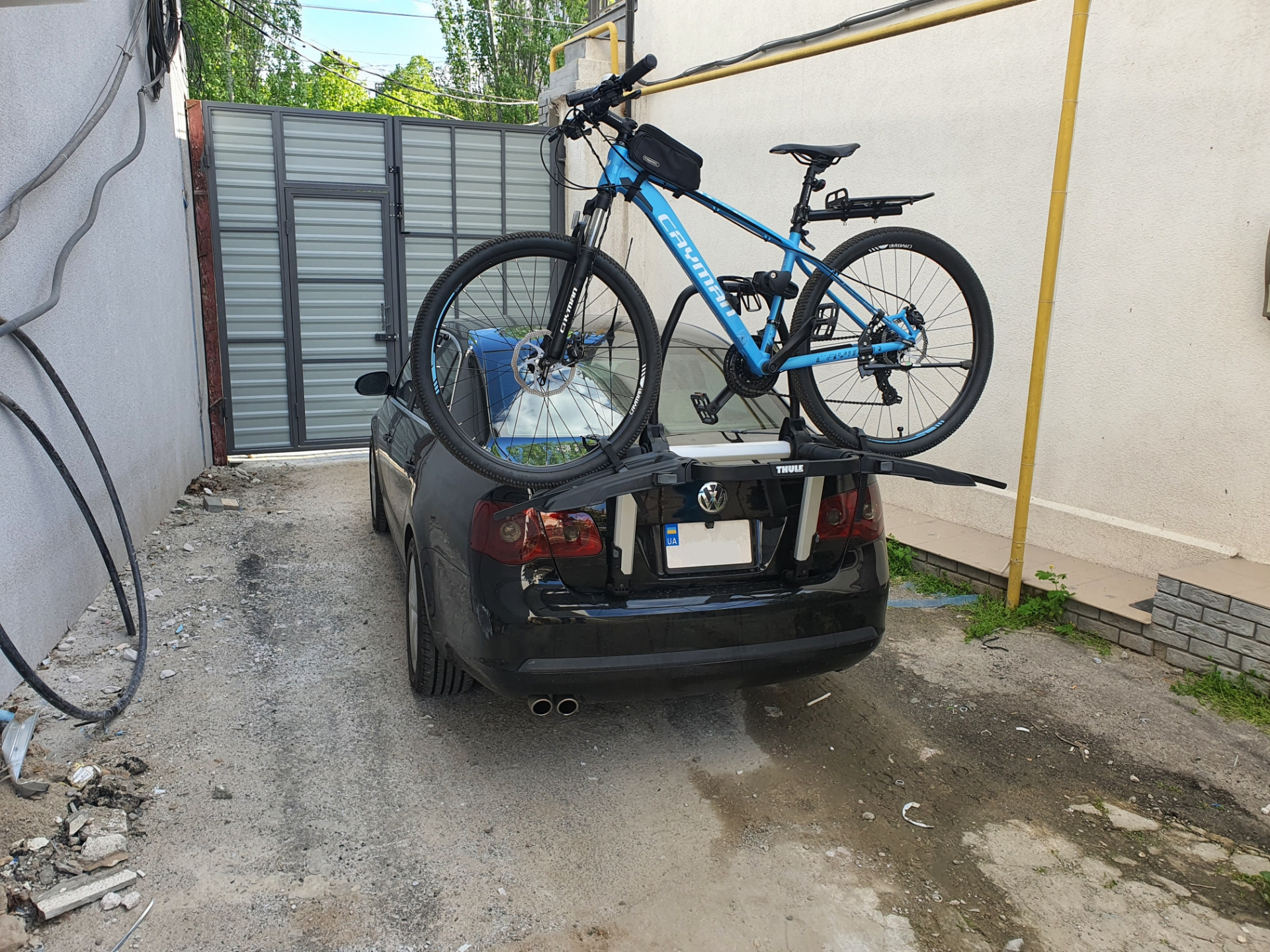 Велокрепление Thule outway platform 2 на крышку седана — Volkswagen ...