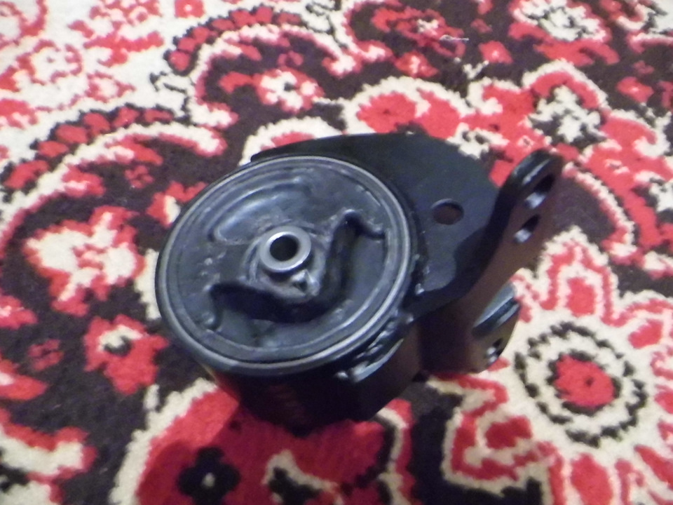 Замена подушек двигателя. — Nissan Avenir (2G), 2 л, 2002 года | своими ...