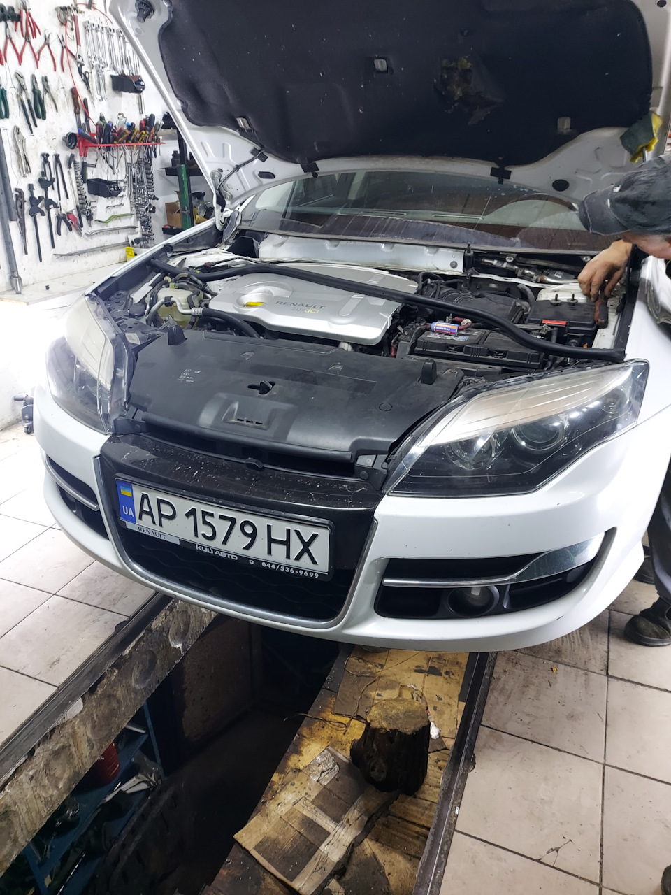 ТО передней подвески (стуки) — Renault Laguna III, 2 л, 2011 года ...