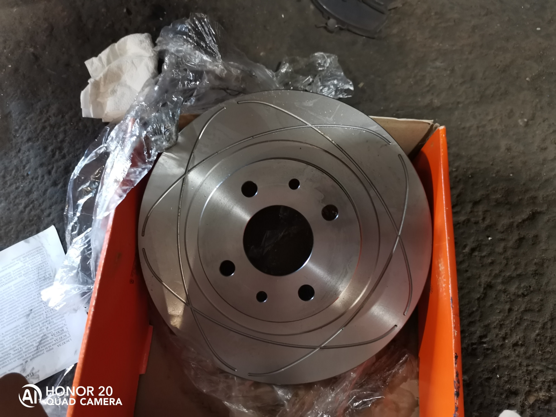 Замена дисков, колодок, тормозной жижи, тросов ручника — Lada Гранта, 1 ...