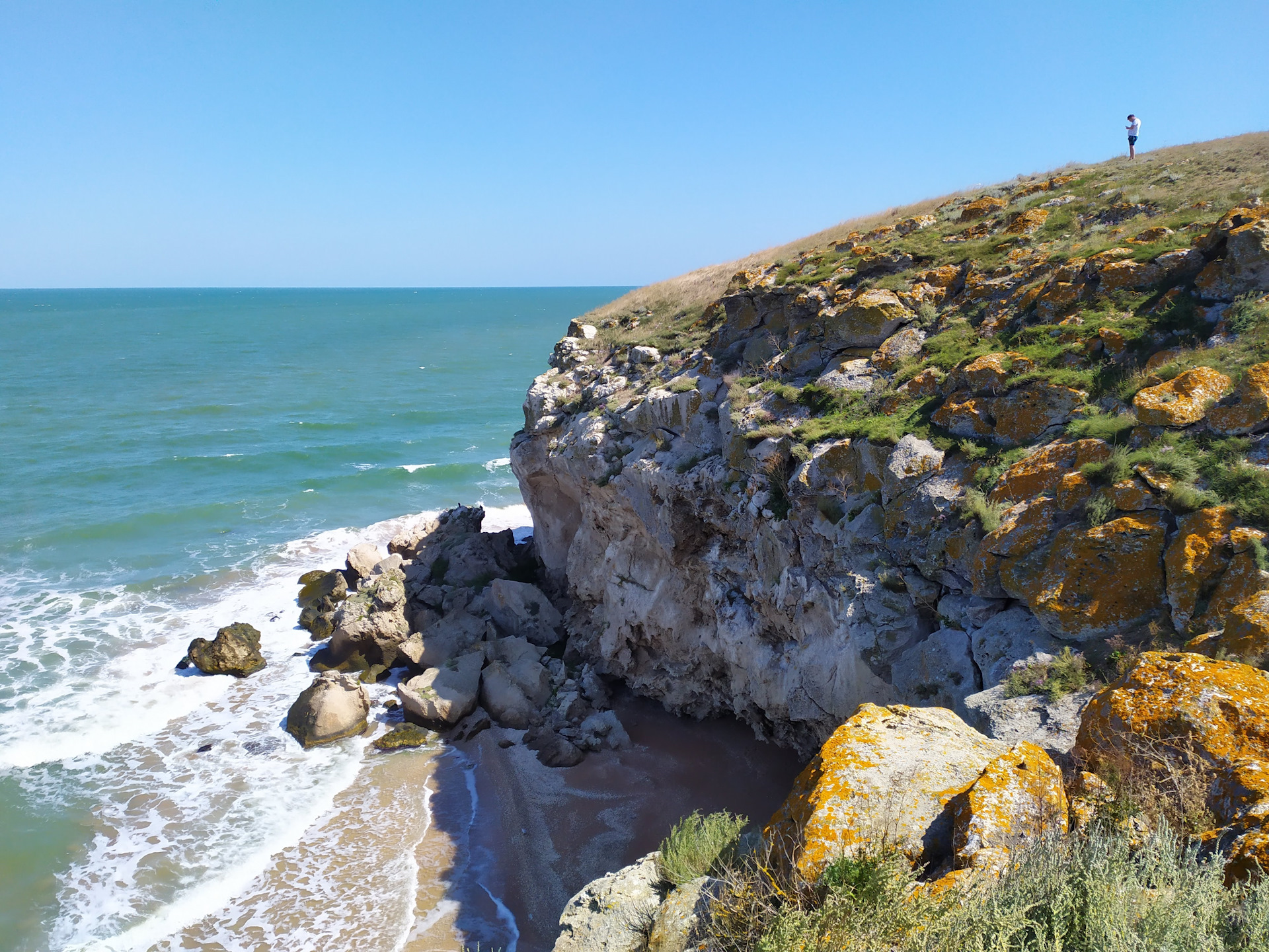 Генеральские пляжи в Крыму с палаткой