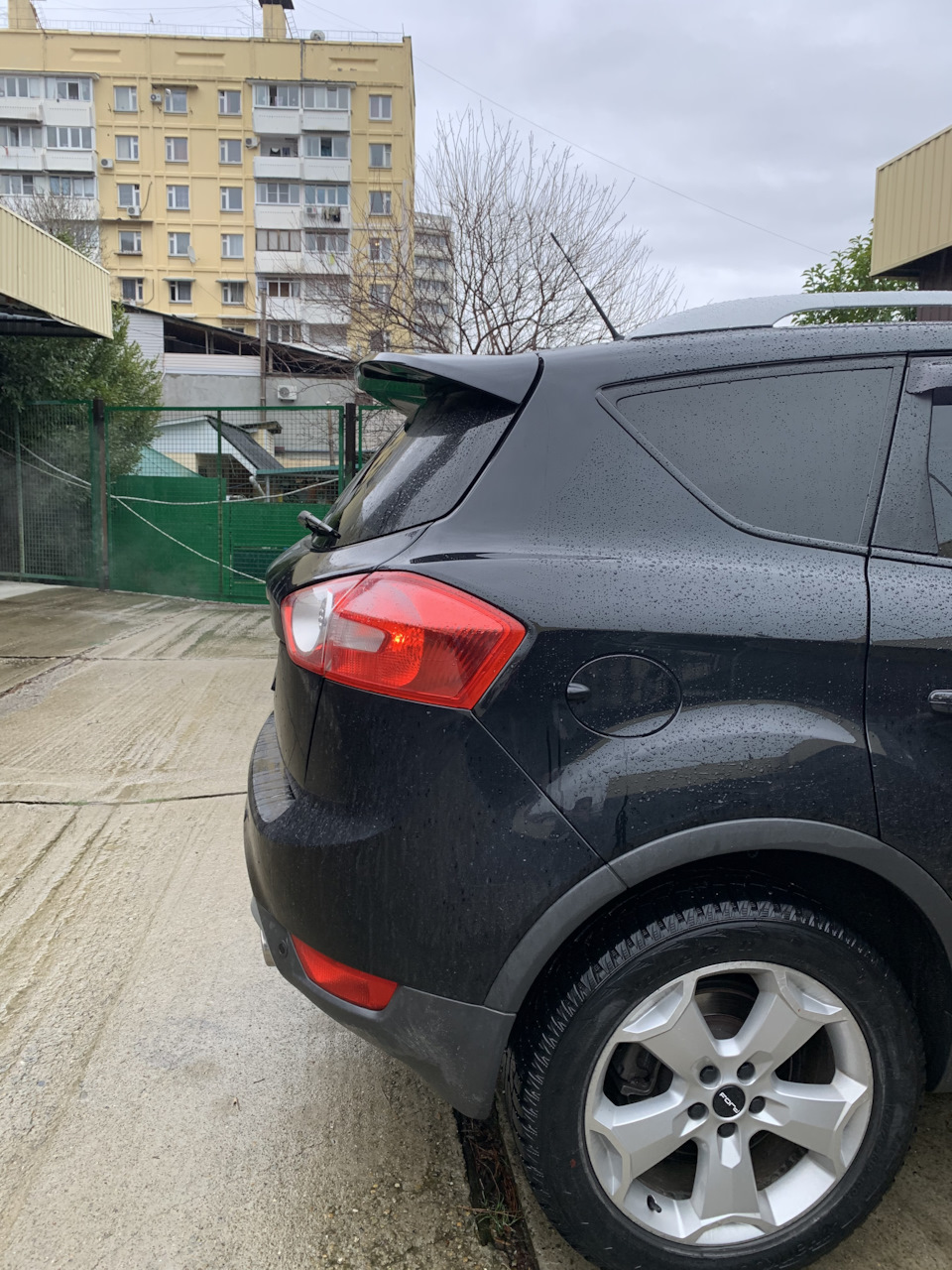 Спойлер багажника — Ford Kuga (1G), 2,5 л, 2012 года | тюнинг | DRIVE2