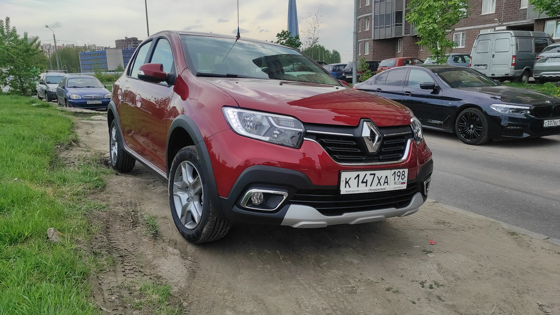 Renault Logan Stepway 1.6 бензиновый 2021 | Красный Стёпа на DRIVE2