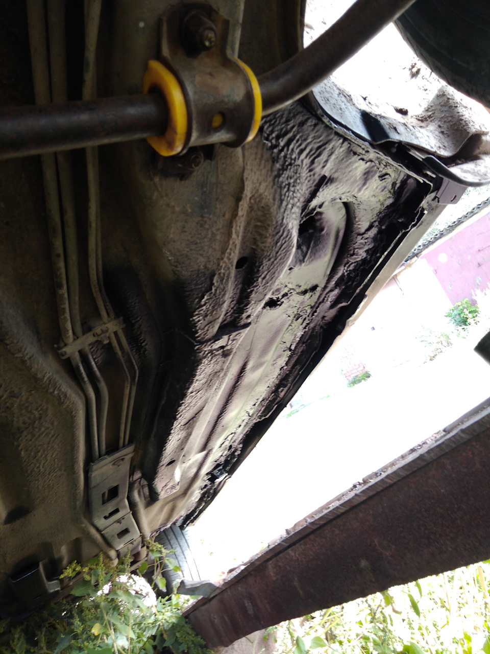 Антикор днища. — Lada Приора хэтчбек, 1,6 л, 2008 года | своими руками ...