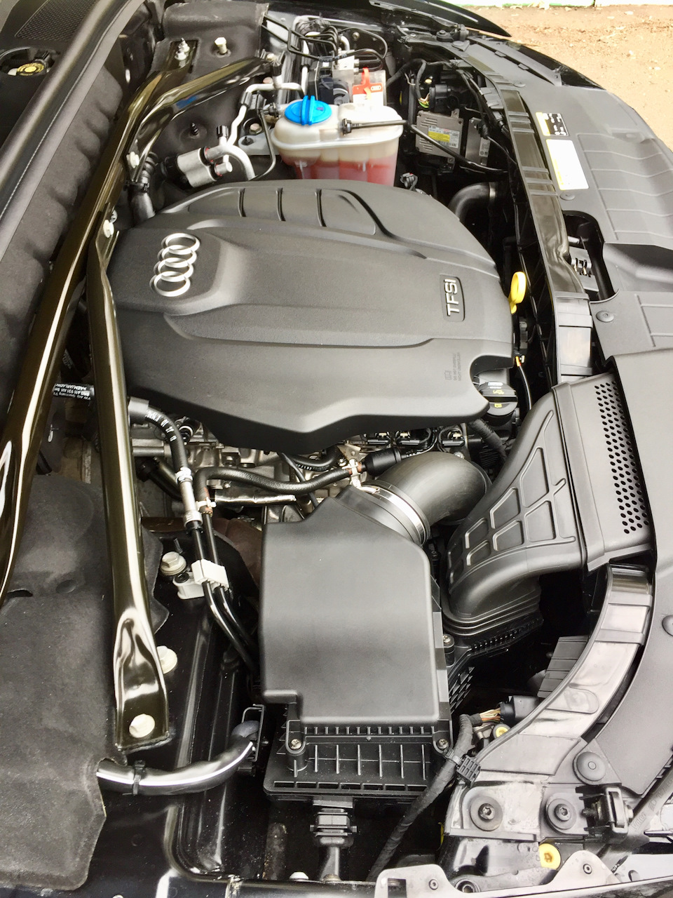 Audi v6 3. Audi q5 подкапотное пространство. 0 tfsi мотор. Audi q3 tfsi. двигатель ауди ку5.