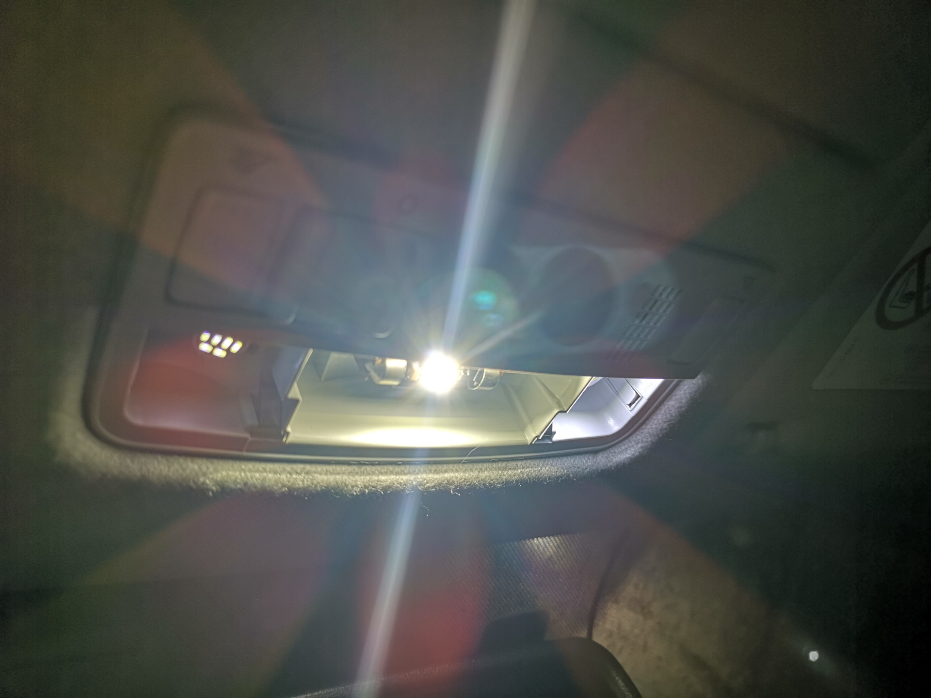 Новые Led лампочки в подсветку номеру и салона — Skoda Fabia Mk2, 1,6 л ...