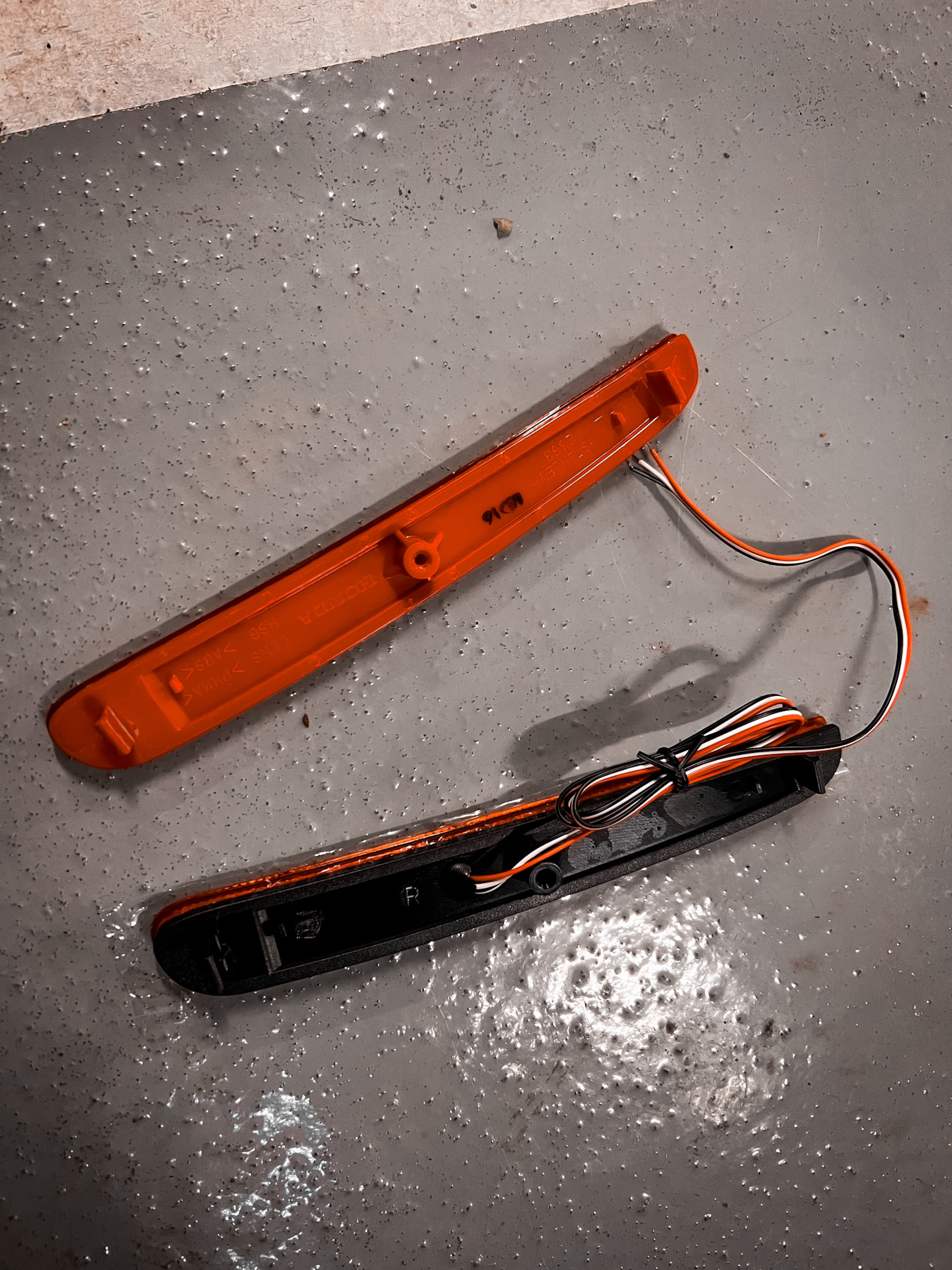 Стоп провода. Кнопка стоп на стелсе600. Kia rio 2011 проводка заднего фонаря. Провода на сигнал газель. Штекер стоп сигнала акцент.