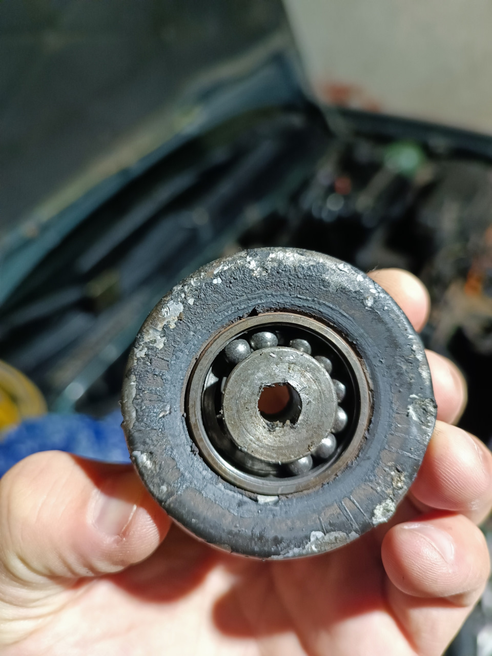 Заклинило ролик обводного ремня — Peugeot 307, 1,6 л, 2003 года | визит ...