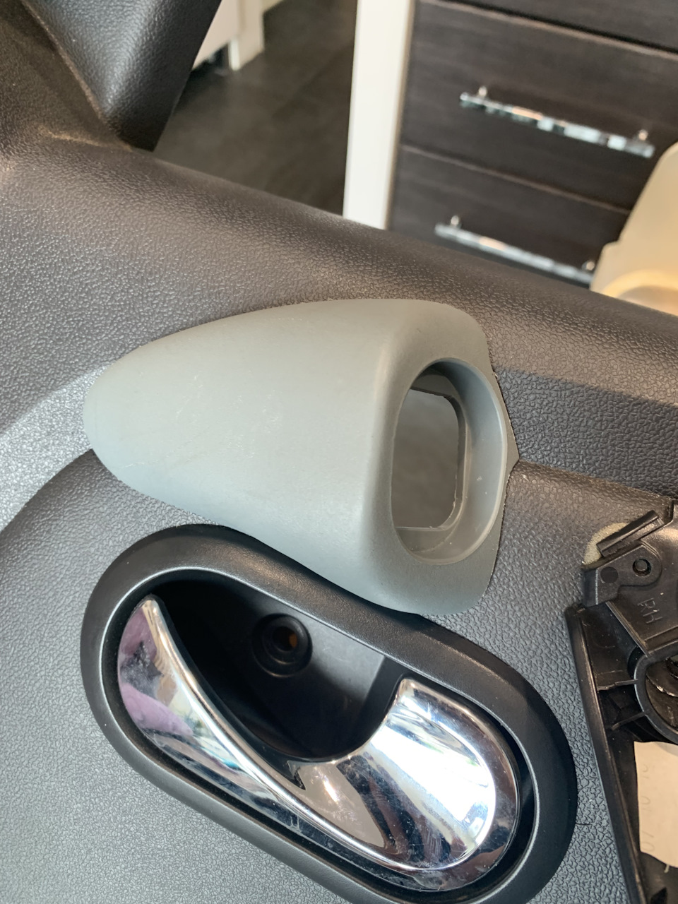 Перенос кнопок стеклоподъемников — Lada Ларгус, 1,6 л, 2018 года ...