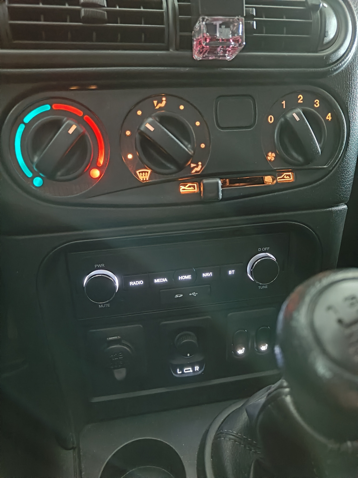 Нива Тревел. Пересвет блока управления печкой. — Lada Niva Travel, 1,7 ...