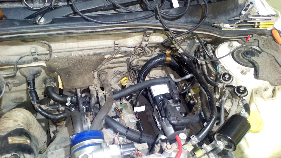 раздел помощь на дороге, но на самом деле помощь друзьям в установке ...