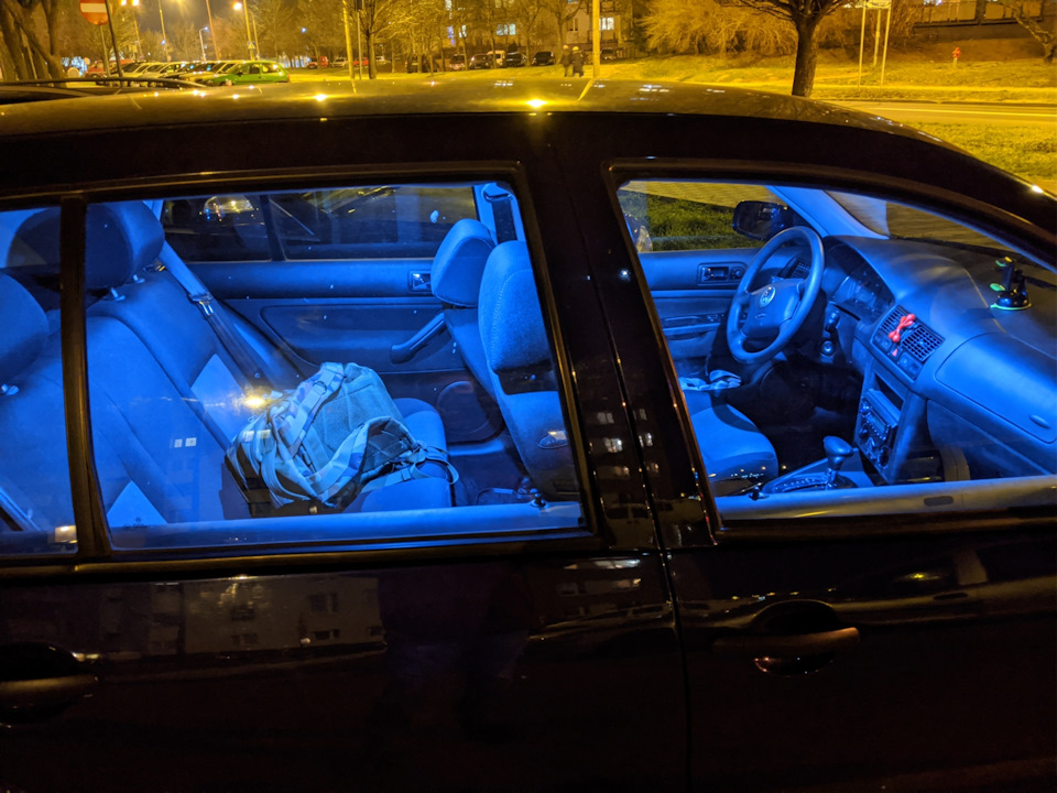 Свет в салоне. — Volkswagen Golf Mk4, 1,6 л, 2002 года | просто так ...