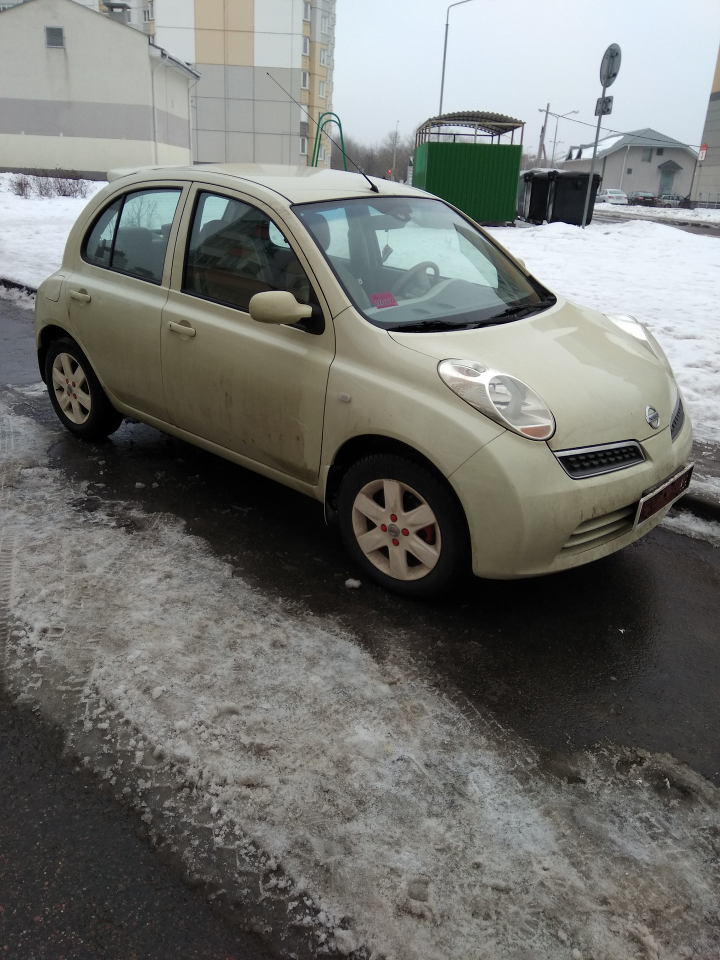 Nissan Micra Р¶РµР»С‚С‹Р№