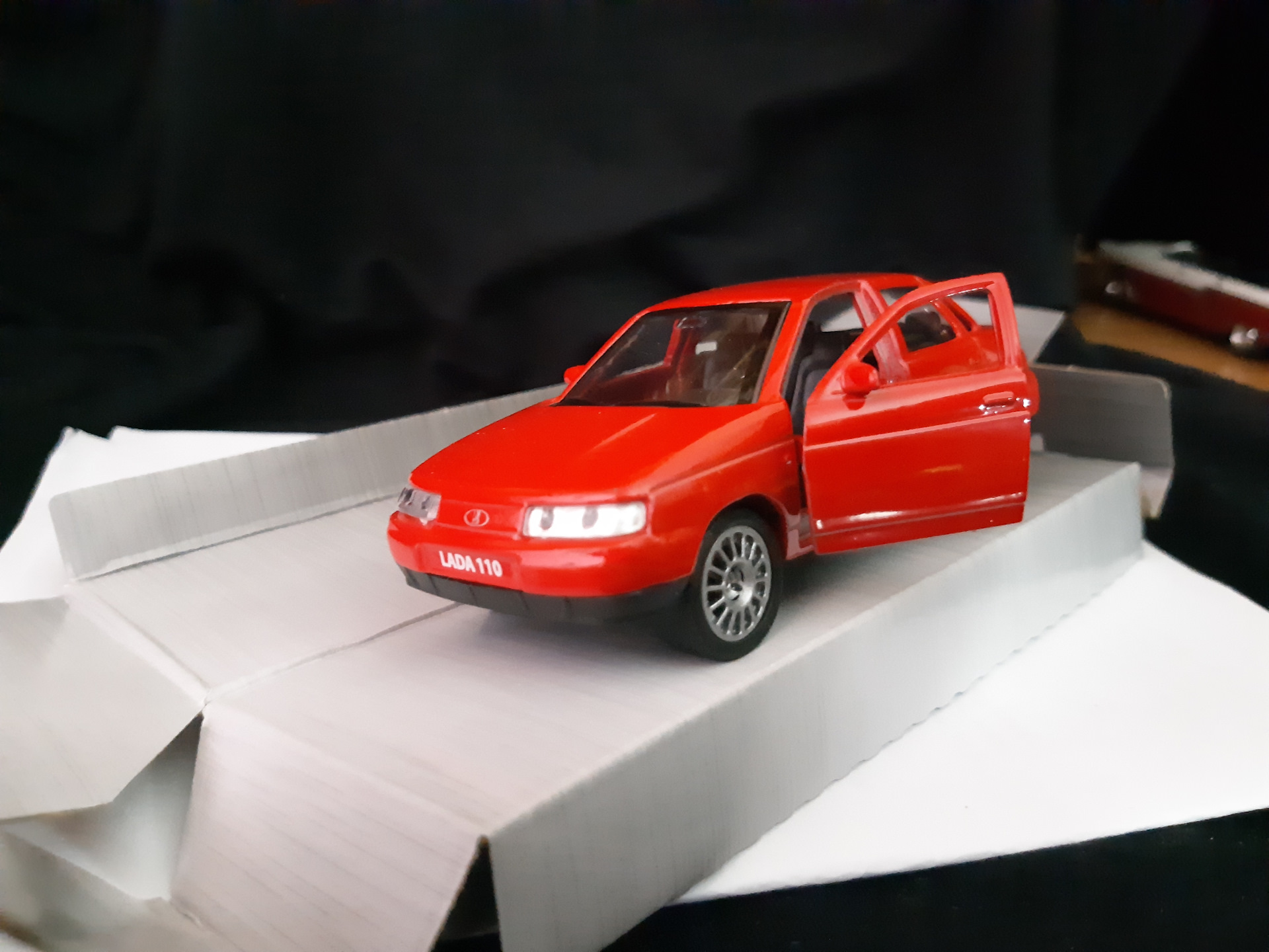 включи про модельки. моделька ваз 2107. включи про модельки. модель ваз 2101 на батарейках. модель машины welly 1:60.