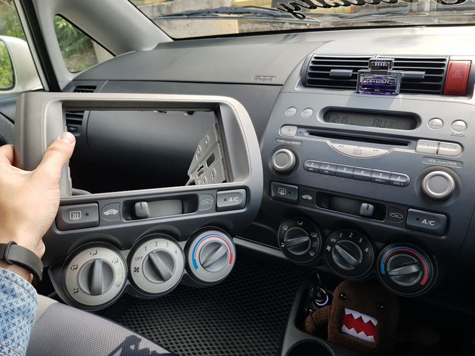 Как снять магнитолу 9 дюймов Переходная рамка 2дин - Honda Fit (1G), 1,5 л, 2002 года автозвук DRIVE2