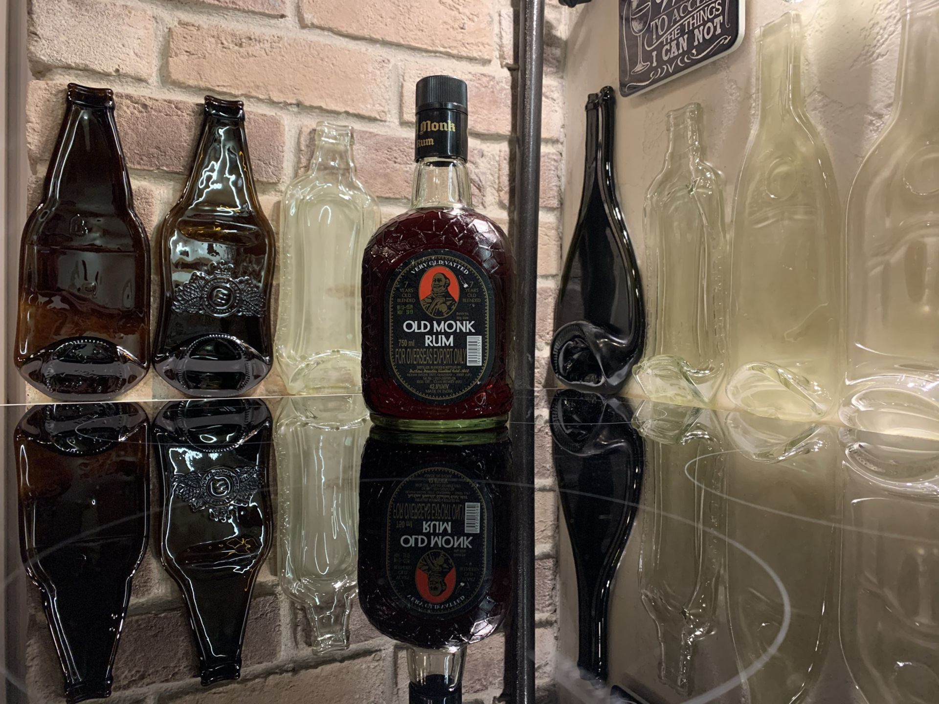 Ром old monk 7. Олд Монк Ром 7 лет. Напиток Олд Пепперс Крю 1.5. Индийский пряный Ром. Ром old армянский.