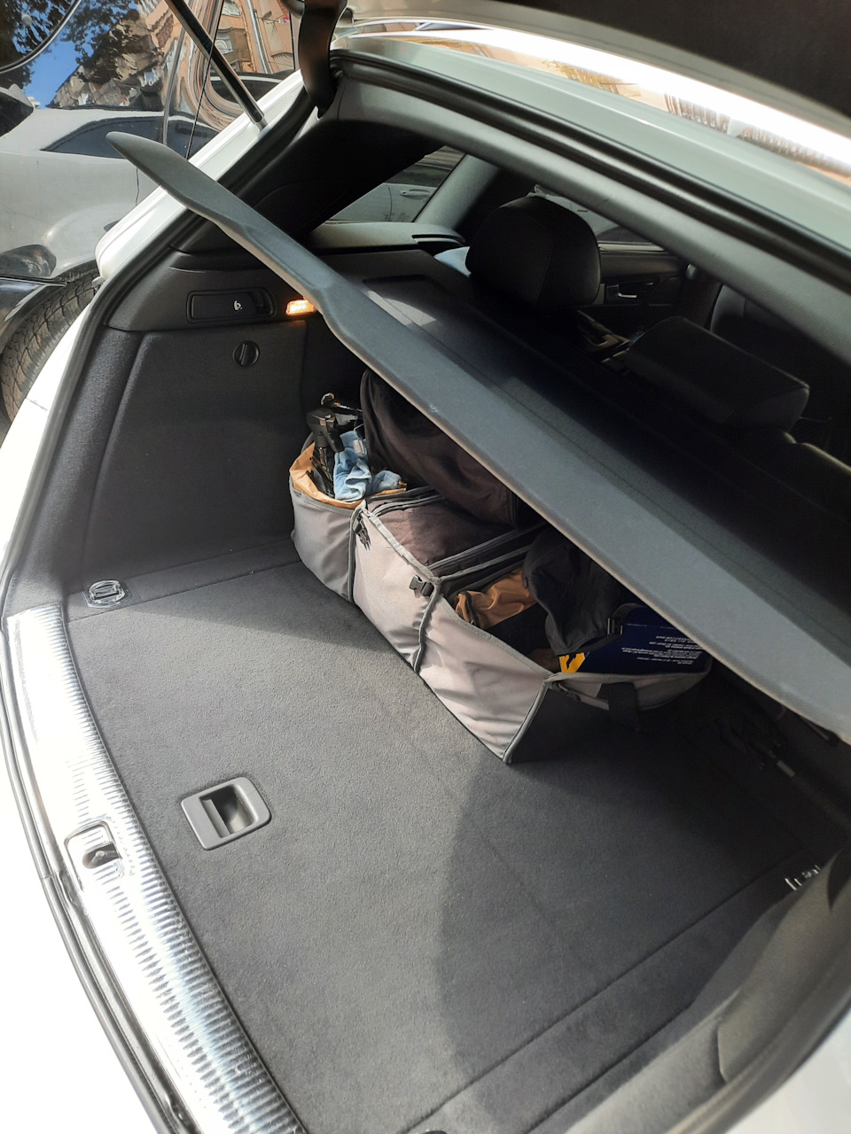 Задняя полка багажника — Audi Q5 (1G), 3,2 л, 2012 года | аксессуары ...