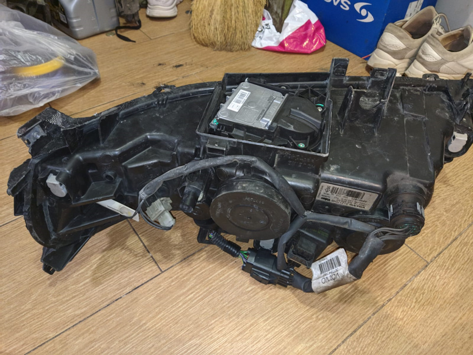 линзованная фара вольво с60 на Volvo S60 (1G). Б/у | 15 000 ₽ в городе ...