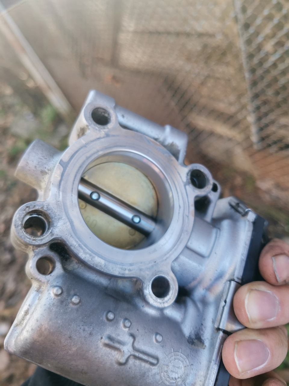 Чистка дроссельной заслонки — Opel Astra J GTC, 1,4 л., 2011 года ...